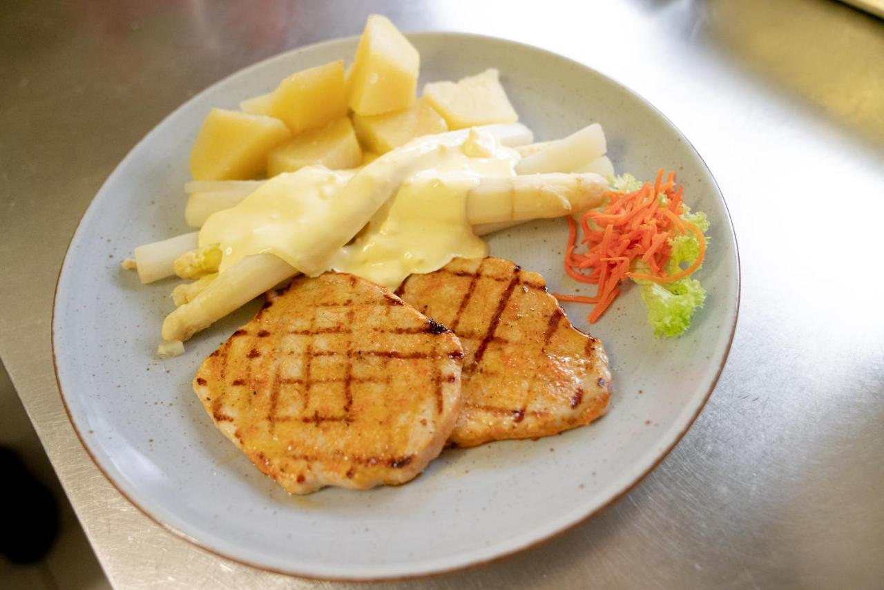 Olympia Hotel & Restaurant 인덴 외부 사진